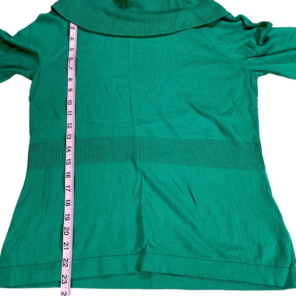 Jones New York size medium green sweater, fold down cowl neck, elastic wrists - Picture 8 of 11